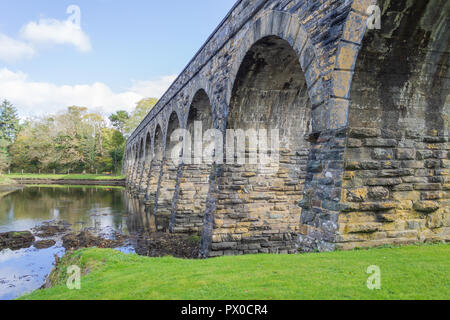 Zwölf gewölbt oder Bogen aus Stein gebaute Brücke in ballydehob West Cork Irland Stockfoto