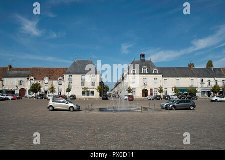 Place du Marché, Anzeigen der Brunnen, Richelieu, Loire, Frankreich Stockfoto