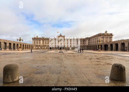 Royal Palace in Madrid (Palacio Real de Madrid), Plaza de la Armeria, Spanien Stockfoto