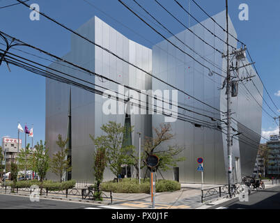 Ein sonniger Tag geschossen von der Rückseite und an der Seite von Hokusai Museum, Tokyo, Japan. Im Jahr 2017 Gebäude abgeschlossen. Stockfoto