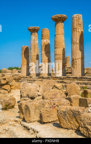 Tempel des Herkules im Tal der Tempel. Agrigento, Sizilien, Süditalien. Stockfoto