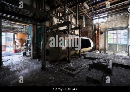 Innenansicht einer verlassenen Fabrik in Italien. Stockfoto