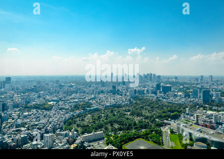 Stadtbild gesehen von der Roppongi Hills Mori Tower, Tokyo, Japan. Stockfoto