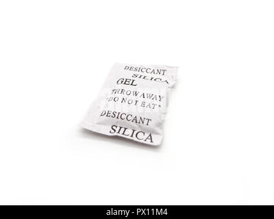 Silica Gel Pakete auf einem weißen Hintergrund. Stockfoto