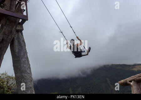 Schwingen über das Ende der Welt, Ecuador Stockfoto