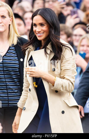MELBOURNE, AUSTRALIEN - 18. Oktober: Prinz Harry, Herzog von Sussex und Meghan Markle, Herzogin von Sussex treffen Fans im Government House in Melbourne, Austr Stockfoto