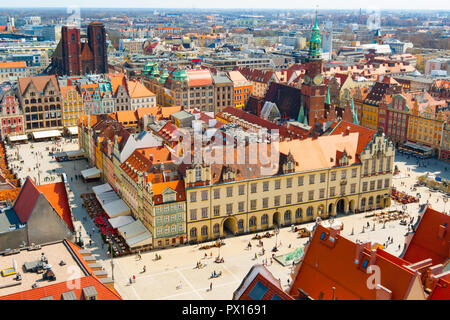 Luftaufnahme der Marktplatz von St. Elisabeth Kirche in Wroclaw, Polen Stockfoto