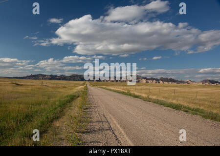 BadLands Berge auf einer schönen bewölkten Tag. Stockfoto