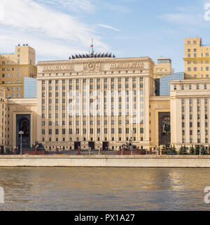 Das Gebäude des Verteidigungsministeriums Russlands auf der Moskwa Damm Stockfoto