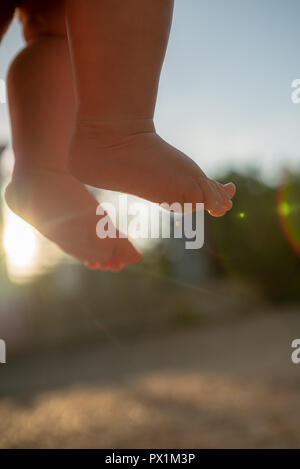 Baby Beine, Füße 6 Monat Baby, objektiv Flaire Stockfoto