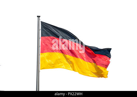 Deutsche Fahne schwenkten auf Silber Fahnenmast. Weißer Hintergrund, bis Ansicht schließen, Platz. Stockfoto