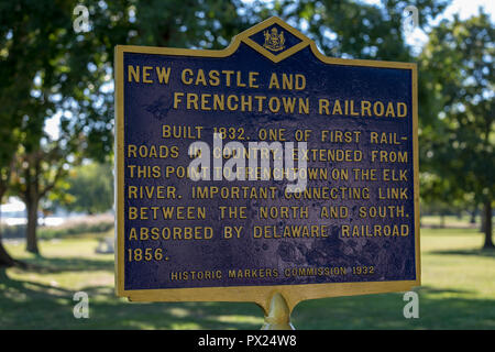 New Castle, DE, USA - 23. September 2015: Eine historische Marker über das Neue Schloss und Frenchtown Eisenbahn in Delaware. Stockfoto
