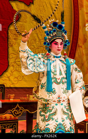 Chinesische Oper Darsteller, Ko Shan Theater, Kowloon, Hong Kong, China. Stockfoto