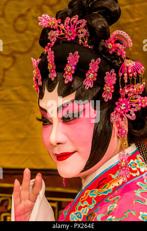 Chinesische Oper Darsteller, Ko Shan Theater, Kowloon, Hong Kong, China. Stockfoto