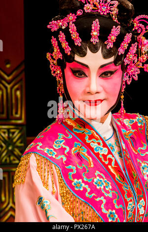 Chinesische Oper Darsteller, Ko Shan Theater, Kowloon, Hong Kong, China. Stockfoto