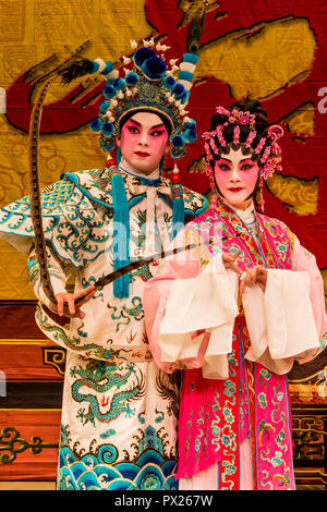 Chinesische Oper Darsteller, Ko Shan Theater, Kowloon, Hong Kong, China. Stockfoto