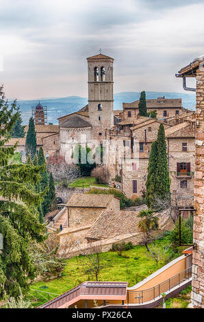 Landschaftlich malerischen Blick auf Assisi, eine der schönsten mittelalterlichen Städte in Italien Stockfoto