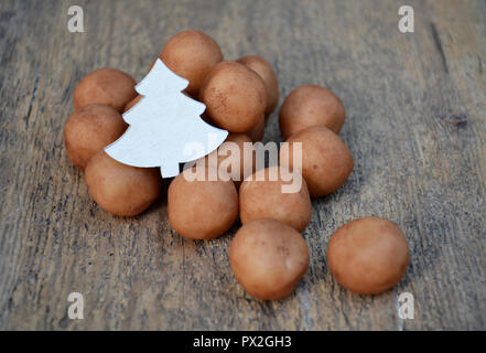 Marzipan Kugeln an Weihnachten Stockfoto