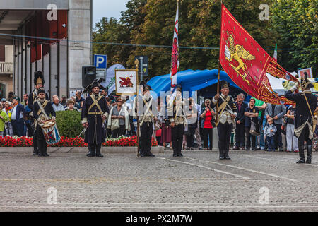 VITTORIO VENETO, Italien - 23 SEPTEMBER 2018: historische Reenactment mit verkleidet als neunzehnten Jahrhunderts Soldaten der Republik Venedig Stockfoto