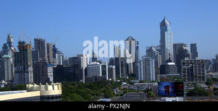 Skyline von Bangkok aus der 18. Etage des Hotel in Sathorn Bereich genommen Stockfoto