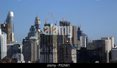 Skyline von Bangkok aus der 18. Etage des Hotel in Sathorn Bereich genommen Stockfoto