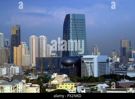 Skyline von Bangkok aus der 18. Etage des Hotel in Sathorn Bereich genommen Stockfoto