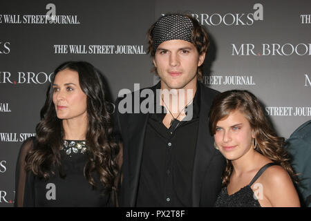 Demi Moore, Ashton Kutcher, Tallulah Belle Willis 05/22/07 "Mr. Brooks Premiere @ Grauman's Chinese Theater, Hollywood Foto von Ima Kuroda/HNW/PictureLux 22. Mai 2007 Datei Referenz # 33686 317 HNWPLX Stockfoto