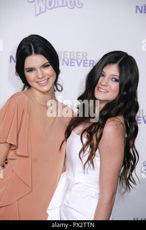 Kendall Jenner, Kylie Jenner 02/08/11' Justin Bieber: Sag niemals nie "Premiere @ Nokia Theatre L.A. Live Photo von Ima Kuroda/HNW/PictureLux Februar 8, 2011 Datei Referenz # 33686 697 HNWPLX Stockfoto