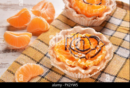 Cupcakes mit Mandarinen Stockfoto