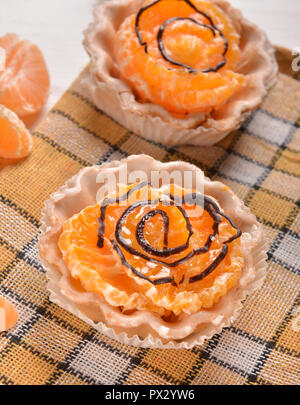 Cupcakes mit Mandarinen Stockfoto