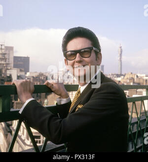 Foto vom 01/02/69 von Roy Orbison. Eine neue Compilation Album sehen Archiv vocal aufnahmen von Roy Orbison zu klassischer Musik vom Royal Philharmonic Orchestra, 30 Jahre nach dem Tod des Sängers durchgeführt. Stockfoto