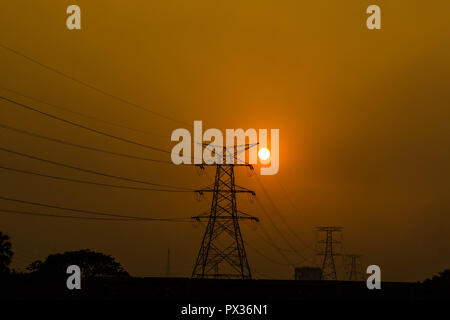 Strommasten der National Grid. Dhaka, Bangladesch Stockfoto