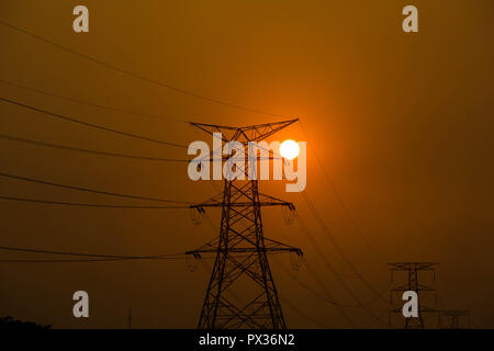 Strommasten der National Grid. Dhaka, Bangladesch Stockfoto