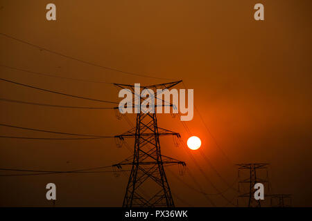 Strommasten der National Grid. Dhaka, Bangladesch Stockfoto