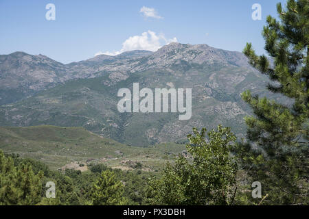 Berge rund um die Stadt von Corte. Góry w okolicy miasta Corte. Stockfoto