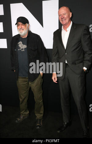 Hollywood, Kalifornien, USA. 17 Okt, 2018. Oktober 17, 2018 - Hollywood, Kalifornien, USA - NICK CASTLE und JIM COURTNEY pose bei der Ankunft für die Universal Pictures Premiere von 'HALLOWEEN' an der Chinese Theater. Credit: Alexander Seyum/ZUMA Draht/Alamy leben Nachrichten Stockfoto