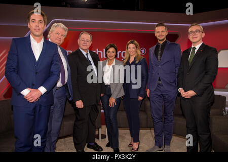 Von links: Markus Feldenkirchen, Autor, Der Spiegel, Journalist, Sigmund Gottlieb, der ehemalige ARD-Moderator, Rudolf Dressler Dressler, der SPD-Politiker, Moderatorin Sandra Maischberger, Jessica LIBBERTZ, b. KASTROP, Moderator, Sportreporter, Florian Schroeder, Schroder, Kabarettist, Philipp AMTHOR, CDU (Mitglied des Parlaments) in der Sendung MAISCHBERGER, ARD, Thema der Show: watschn Für die Volkspartei: Wer braucht Union und SPD? | Verwendung weltweit Stockfoto