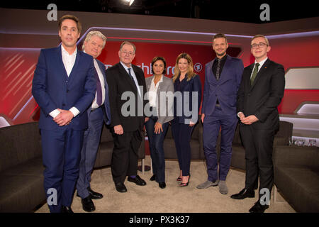 Von links: Markus Feldenkirchen, Autor, Der Spiegel, Journalist, Sigmund Gottlieb, der ehemalige ARD-Moderator, Rudolf Dressler, Drevuler, SPD-Politiker, Moderatorin Sandra Maischberger, Jessica LIBBERTZ, b. KASTROP, Moderator, Sportreporter, Florian Schroeder, Schrv? Der, Kabarettist, Philipp AMTHOR, CDU (Mitglied des Parlaments) im Programm MAISCHBERGER, ARD, Thema des Programms: Watschn fvºr sterben Volksparteien: Wer braucht Union und SPD? € | Nutzung weltweit Stockfoto