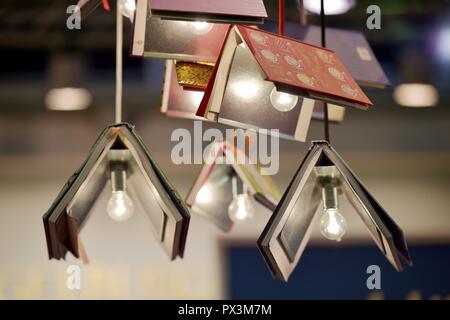 Frankfurt am Main, Deutschland. 13 Okt, 2018. Buchen Sie Lampen, Deutschland, Stadt Frankfurt, 13. Oktober 2018. Credit: Frank Mai | Nutzung weltweit/dpa/Alamy leben Nachrichten Stockfoto