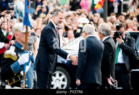 Oviedo, Spanien. 19. Oktober, 2018. Felipe VI. von Spanien kommt, um die Zeremonie der Prinzessin von Asturien Auszeichnungen in Campoamor Theater am 19. Oktober 2018 in Oviedo, Spanien. © David Gato/Alamy leben Nachrichten Stockfoto