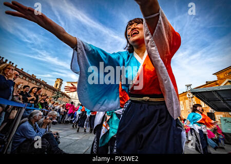 Italien Piemont Turin Japan Woche - Einweihung auf der Piazza Castello mit künstlerischen Darbietungen von Tänzen, Trommeln, Kalligraphie und Samurai. Credit: Wirklich Easy Star/Alamy leben Nachrichten Stockfoto