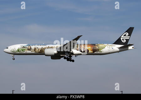 London, Großbritannien. 7. Mär 2015. Air New Zealand Boeing 777-300ER sportliche Der Hobbit Sonderlackierung hier gesehen Landung am Flughafen London Heathrow Credit: Fabrizio Gandolfo/SOPA Images/ZUMA Draht/Alamy leben Nachrichten Stockfoto