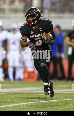 Oktober 19, 2018: UNLV Rebellen zurück laufen Lexington Thomas (3) läuft mit dem Fußball während der NCAA Football Spiel mit der Luftwaffe Falken und die UNLV Rebellen bei Sam Boyd Stadium in Las Vegas, NV. Die UNLV Rebellen führen die Air Force Falcons an Halbzeit vom 21. bis 20. Christopher Trim/CSM. Stockfoto