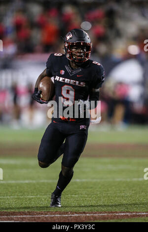 Oktober 19, 2018: UNLV Rebellen wide receiver Tyleek Collins (9) läuft mit dem Fußball während der NCAA Football Spiel mit der Luftwaffe Falken und die UNLV Rebellen bei Sam Boyd Stadium in Las Vegas, NV. Die UNLV Rebellen führen die Air Force Falcons an Halbzeit vom 21. bis 20. Christopher Trim/CSM. Stockfoto