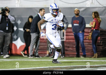 Oktober 19, 2018: Air Force Falcons wide receiver Ronald Cleveland (3) läuft mit dem Fußball während der NCAA Football Spiel mit der Luftwaffe Falken und die UNLV Rebellen bei Sam Boyd Stadium in Las Vegas, NV. Die UNLV Rebellen führen die Air Force Falcons an Halbzeit vom 21. bis 20. Christopher Trim/CSM. Stockfoto