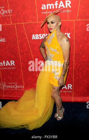 Los Angeles, CA, USA. Okt, 2018 18. Ongina in der Ankunftshalle für amfAR Gala Los Angeles, Wallis Annenberg Center für Darstellende Künste, Los Angeles, CA 18. Oktober 2018. Credit: Priscilla Grant/Everett Collection/Alamy leben Nachrichten Stockfoto