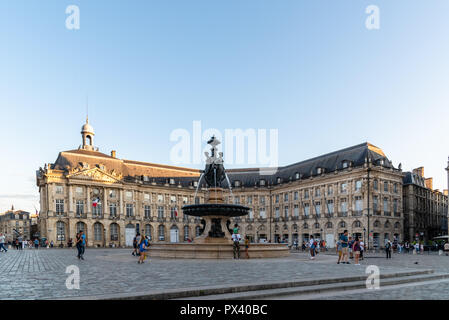 Bordeaux, Frankreich - Juli 22, 2018: Place de la Bourse. Dieser Platz ist einer der repräsentativsten Werke der klassischen französischen Architektur. In der Nor Stockfoto