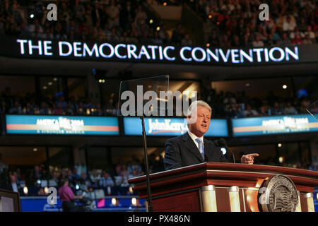 Der ehemalige Präsident Bill Clinton gibt Hauptredner bei der Democratic National Convention 2004 in Boston Fleet Center Stockfoto