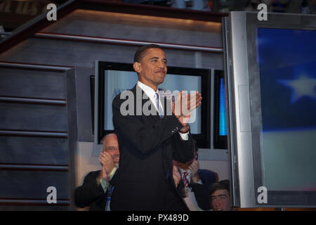 Illinois State Senator und zukünftigen Präsidenten Barrack Obama gibt historische Rede bei der Democratic National Convention 2004 in Boston fliehen Stockfoto