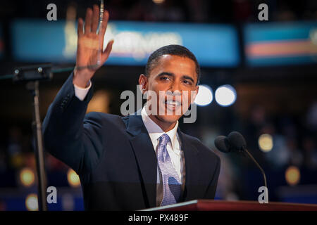 Illinois State Senator und zukünftigen Präsidenten Barrack Obama gibt historische Rede bei der Democratic National Convention 2004 in Boston fliehen Stockfoto